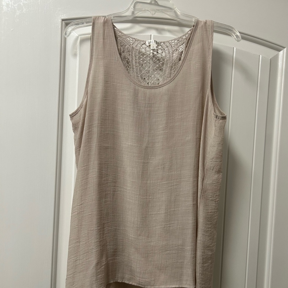 Cute long tank blouse. Size medium with decorative back